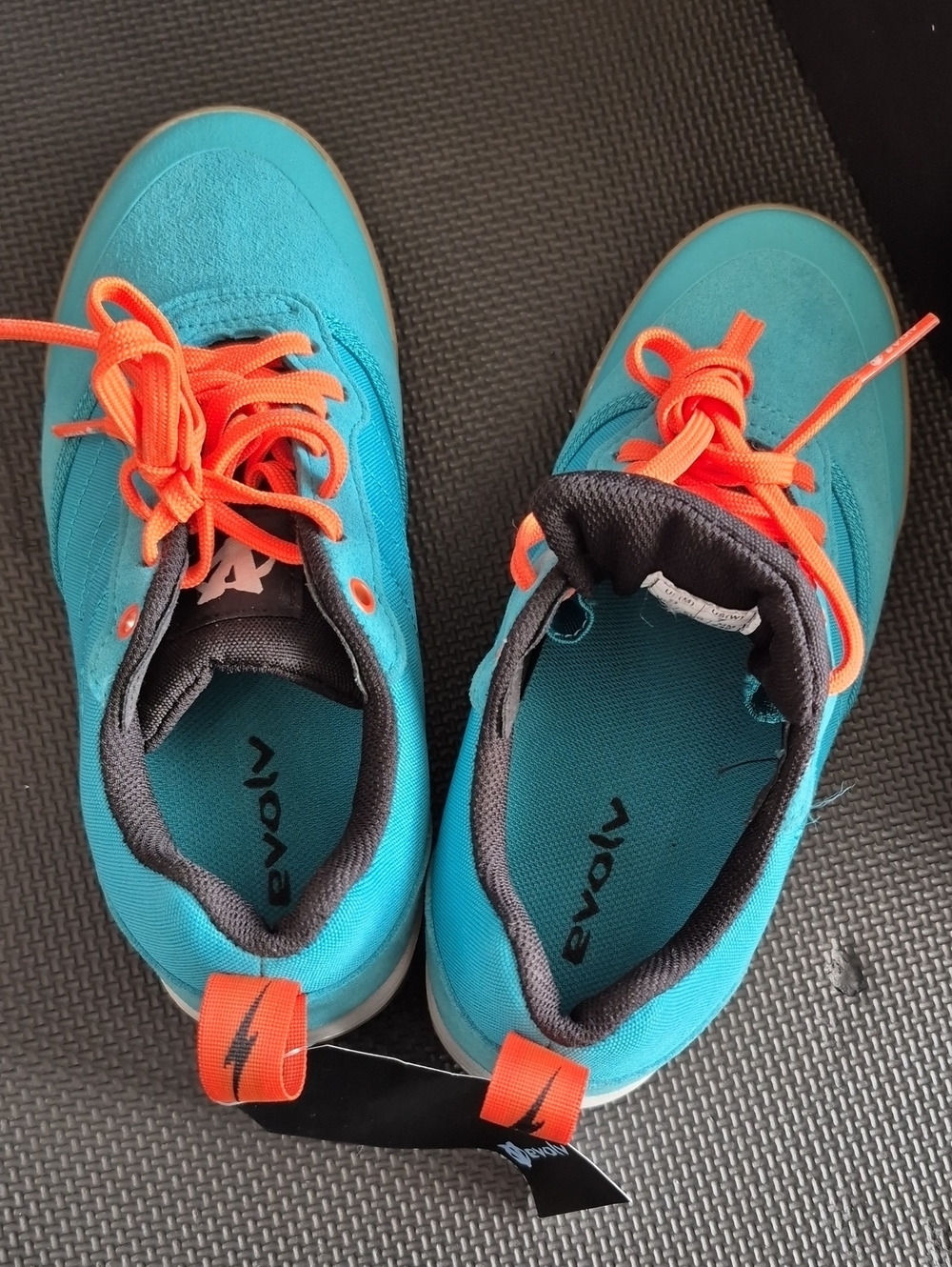 NWT - EVOLV REBEL Performance Lifestyle Running Shoe - 6/7 - Picture 8 of 9